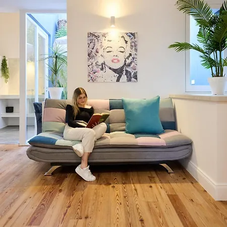 Luna Rossa By Homie Apartment